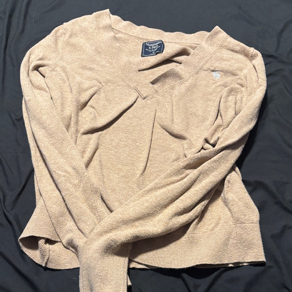 Abercrombie & Fitch Women's Beige V-Neck Sweater